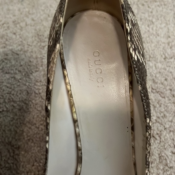 Womens Gucci sandal, in great condition python leather. - Picture 2 of 9